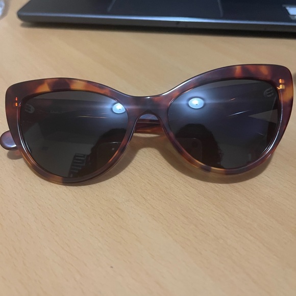 Sunglasses - Picture 3 of 8